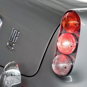 Stražnja svjetla Aston Martina DB5