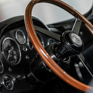 Volan i instrument ploča Aston Martina DB5