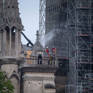 Jutro nakon katastrofalnog požara u katedrali Notre Dame