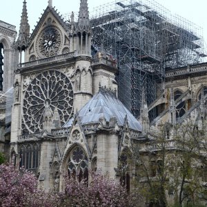 Jutro nakon katastrofalnog požara u katedrali Notre Dame