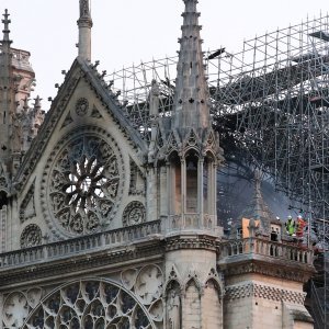 Jutro nakon katastrofalnog požara u katedrali Notre Dame