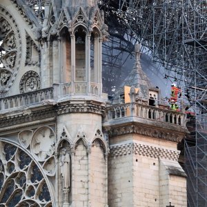 Jutro nakon katastrofalnog požara u katedrali Notre Dame