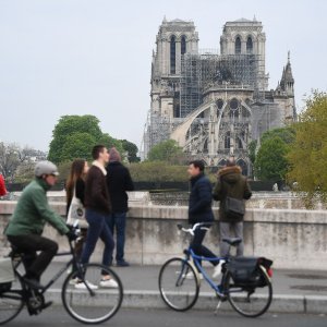 Jutro nakon katastrofalnog požara u katedrali Notre Dame