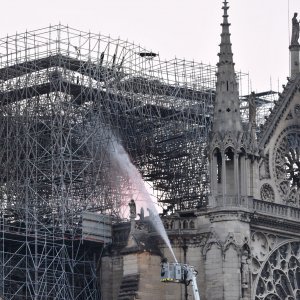 Jutro nakon katastrofalnog požara u katedrali Notre Dame