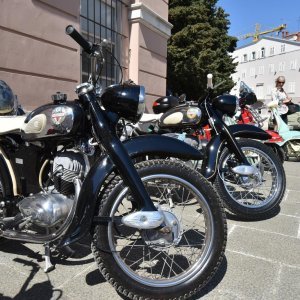 Pula: Izložba oldtimera na Forumu