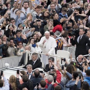 Papa Franjo u Uskrsnoj poruci osudio terorističke napade u Šri Lanki