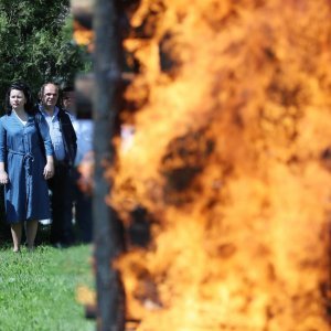 Paljenje uskrne vuzmice u općini Gradac