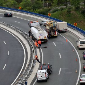 Zaustavljena cisterna na vijaduktu Svilno