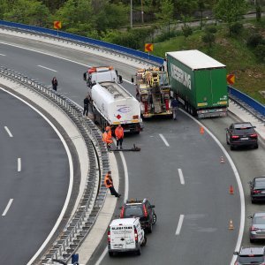 Zaustavljena cisterna na vijaduktu Svilno