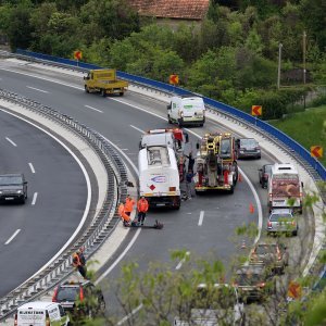 Zaustavljena cisterna na vijaduktu Svilno