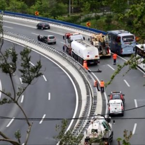 Izbjegnuta tragedija, cisterna ‘zaplesala’ i stala nasred ceste na vijaduktu Svilno