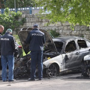 Tijekom noći u Zvonimirovoj ulici izgorio BMW