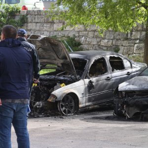 Tijekom noći u Zvonimirovoj ulici izgorio BMW