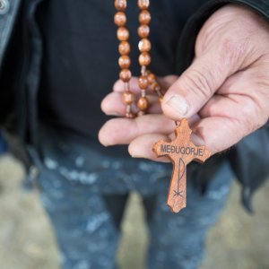 Motociklisti branitelji kod spomenika Crvenom fići u Osijeku