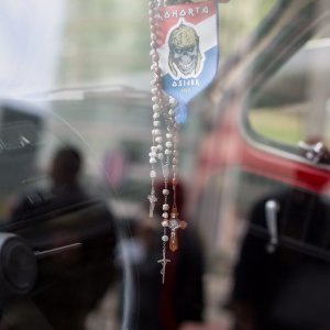 Motociklisti branitelji kod spomenika Crvenom fići u Osijeku