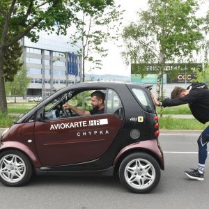 Tomislav Lubenjak obara Guinnessov rekord u guranju automobila na 100 kilometara