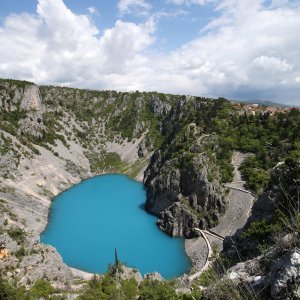 Modro jezero promijenilo boju