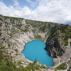 Modro jezero promijenilo boju