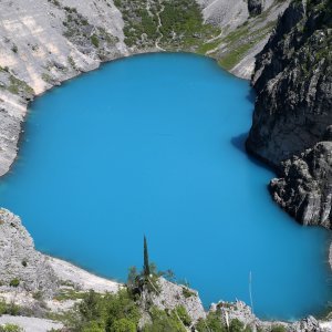 Modro jezero promijenilo boju