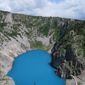 Modro jezero promijenilo boju