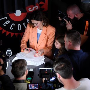 Severina obožavateljima potpisuje novi album 'Halo'