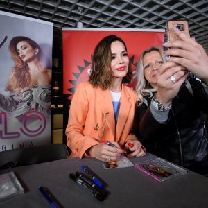 Severina obožavateljima potpisuje novi album 'Halo'