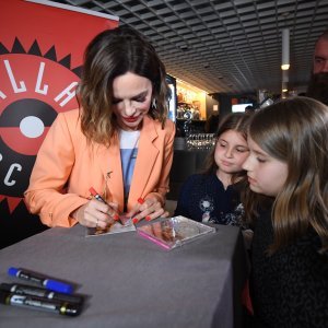 Severina obožavateljima potpisuje novi album 'Halo'