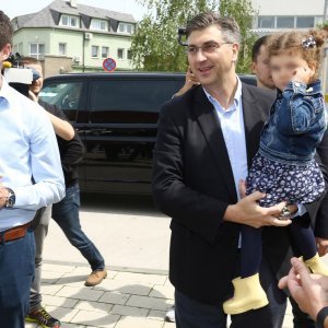 Premijer Plenković u društvu kćeri Mile obišao Festival igračaka