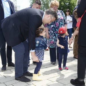 Premijer Plenković u društvu kćeri Mile obišao Festival igračaka