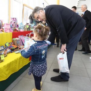 Premijer Plenković u društvu kćeri Mile obišao Festival igračaka