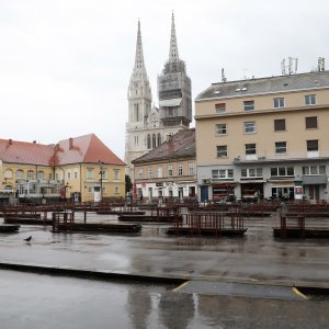 Zbog jakog nevremena na tržnici Dolac tek dvije prodavačice