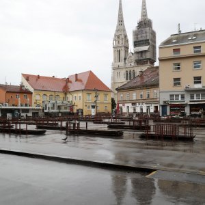 Zbog jakog nevremena na tržnici Dolac tek dvije prodavačice