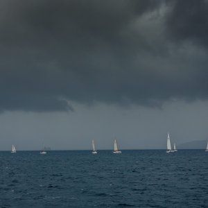 Kiša i vjetar stvaraju probleme u prometu