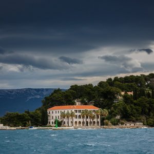 Kiša i vjetar stvaraju probleme u prometu