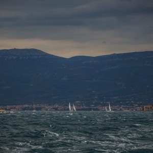 Kiša i vjetar stvaraju probleme u prometu