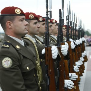 Obilježavanje 28. rođendana Hrvatske vojske na jarunskom jezeru