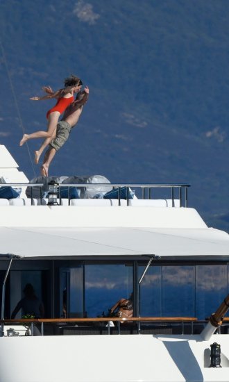 Leonardo DiCaprio i Camila Morrone krstare obalom sa Seanom Pennom i njegovom novom djevojkom Leilom George