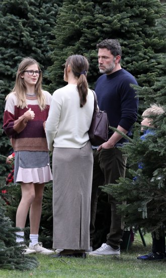 Ben Affleck i Jennifer Garner s djecom kupuju božićno drvce