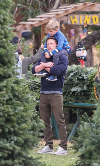 Ben Affleck i Jennifer Garner s djecom kupuju božićno drvce