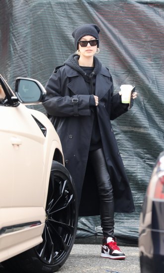 Hailey Baldwin i Justin Bieber kupuju božićno drvce