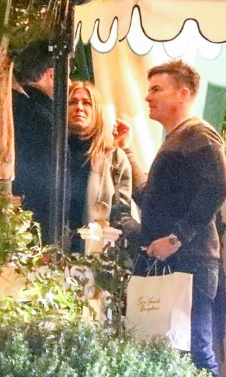 Jennifer Aniston u društvu komičara Jimmyja Kimmela i glumca Jasona Batemana