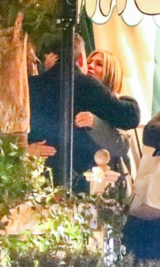 Jennifer Aniston u društvu komičara Jimmyja Kimmela i glumca Jasona Batemana