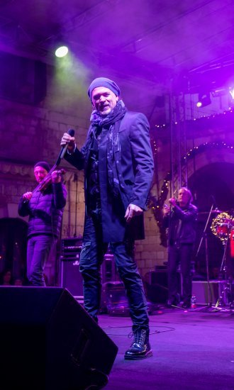 U sklopu Dubrovačkog zimskog festivala Gibonni održao koncert na Stradunu