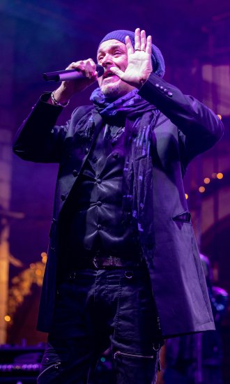 U sklopu Dubrovačkog zimskog festivala Gibonni održao koncert na Stradunu