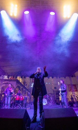 U sklopu Dubrovačkog zimskog festivala Gibonni održao koncert na Stradunu