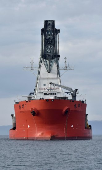 Kineski brod ZHEN HUA 7 doveo brodove koji će graditi Pelješki most