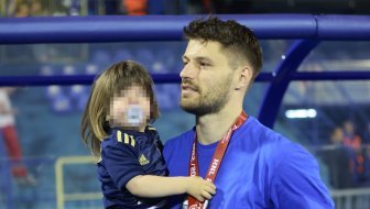 Poljupci i vesela dječica
