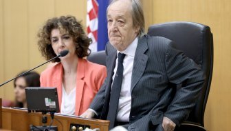 NEOBIČAN APEL
