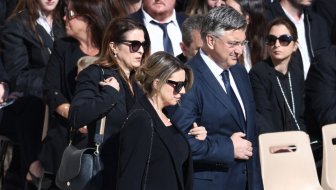 NA PAPINOM SPROVODU