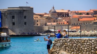 TREĆU GODINU ZAREDOM